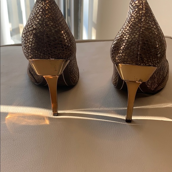 BCBG snakeskin print gold and brown heels 4” - Picture 3 of 8
